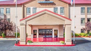 Comfort Inn and Suites at Stone Mountain