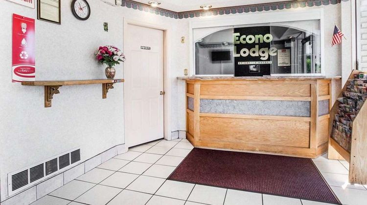 Econo Lodge McDonough South Lobby