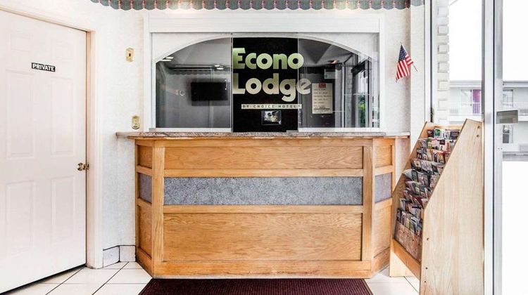 Econo Lodge McDonough South Lobby