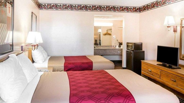 <b>Econo Lodge McDonough South Room</b>. Images powered by <a href="https://iceportal.shijigroup.com/" title="IcePortal" target="_blank">IcePortal</a>.