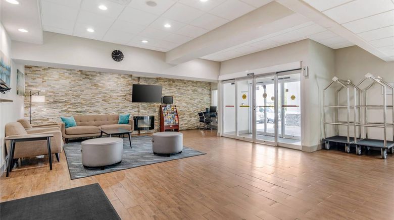 <b>Quality Inn Union City Lobby</b>. Images powered by <a href="https://iceportal.shijigroup.com/" title="IcePortal" target="_blank">IcePortal</a>.