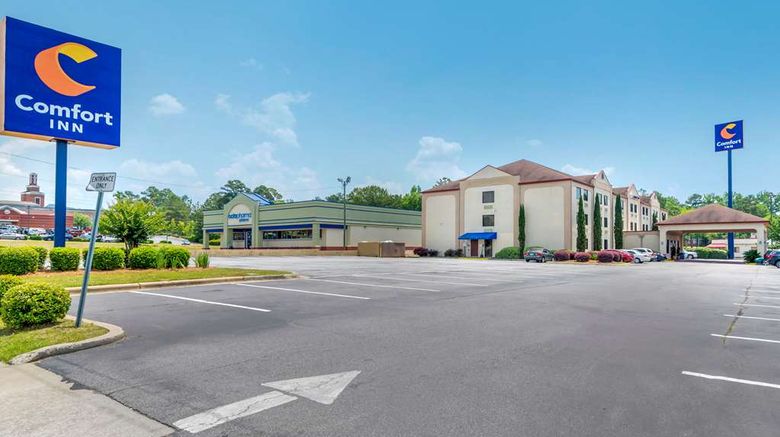 <b>Comfort Inn Exterior</b>. Images powered by <a href="https://iceportal.shijigroup.com/" title="IcePortal" target="_blank">IcePortal</a>.