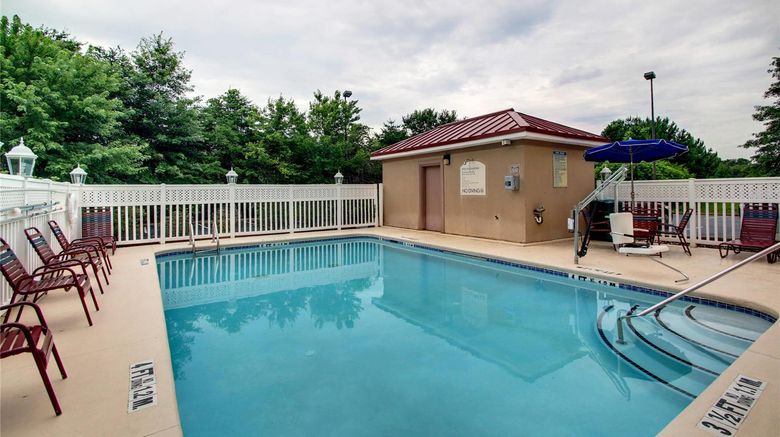 <b>Comfort Suites Pool</b>. Images powered by <a href="https://iceportal.shijigroup.com/" title="IcePortal" target="_blank">IcePortal</a>.
