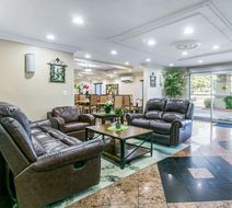 Quality Inn & Suites Atlanta Airport Lobby