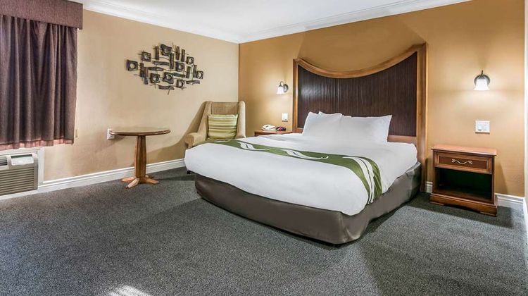 Quality Inn & Suites Atlanta Airport Room
