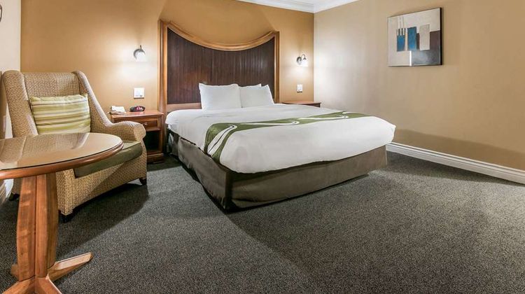 Quality Inn & Suites Atlanta Airport Room