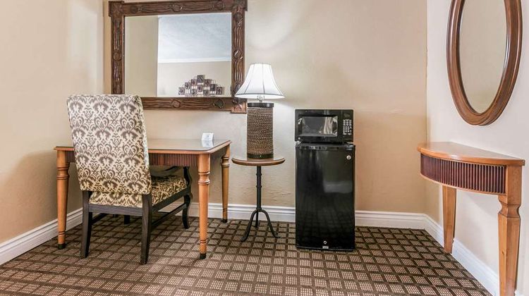 Quality Inn & Suites Atlanta Airport Suite
