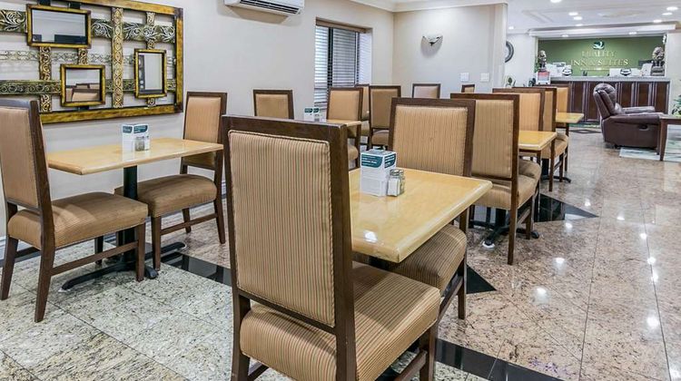Quality Inn & Suites Atlanta Airport Restaurant