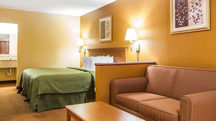 Quality Inn & Suites Suite
