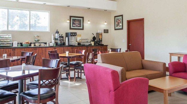<b>Quality Inn & Suites Restaurant</b>. Images powered by <a href="https://iceportal.shijigroup.com/" title="IcePortal" target="_blank">IcePortal</a>.