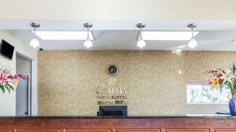 Quality Inn & Suites Lobby