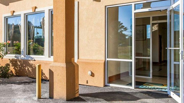 Quality Inn & Suites Exterior