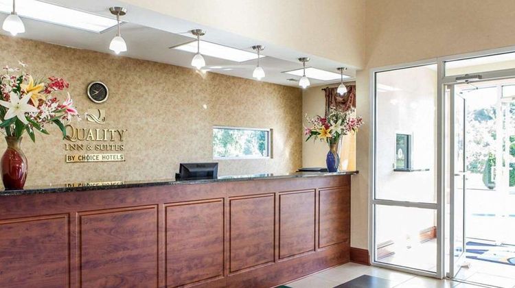 Quality Inn & Suites Lobby