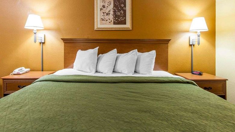 <b>Quality Inn & Suites Room</b>. Images powered by <a href="https://iceportal.shijigroup.com/" title="IcePortal" target="_blank">IcePortal</a>.