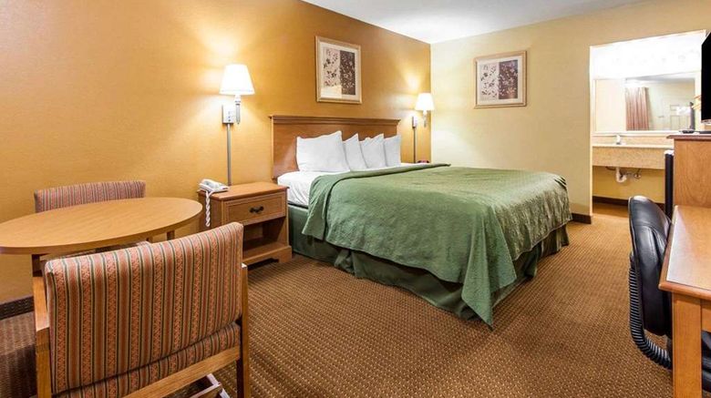<b>Quality Inn & Suites Room</b>. Images powered by <a href="https://iceportal.shijigroup.com/" title="IcePortal" target="_blank">IcePortal</a>.