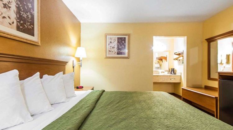 Quality Inn & Suites Room