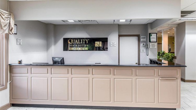 Quality Inn & Suites Lobby