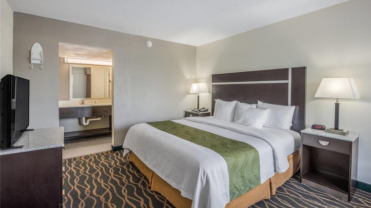 Quality Inn & Suites Suite