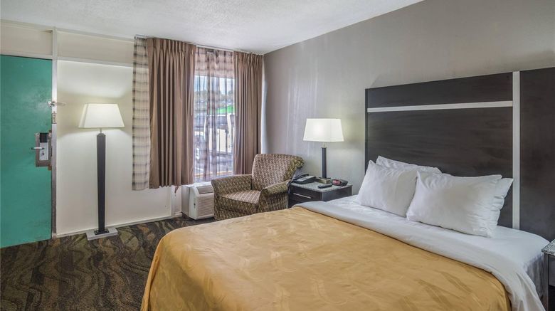 <b>Quality Inn & Suites Room</b>. Images powered by <a href="https://iceportal.shijigroup.com/" title="IcePortal" target="_blank">IcePortal</a>.
