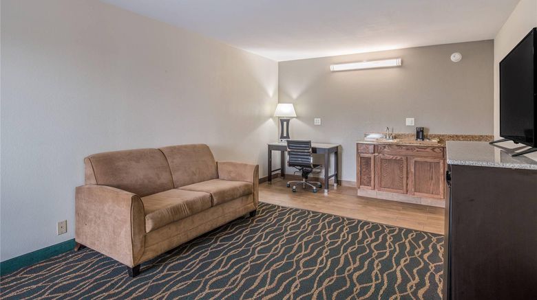 <b>Quality Inn & Suites Suite</b>. Images powered by <a href="https://iceportal.shijigroup.com/" title="IcePortal" target="_blank">IcePortal</a>.