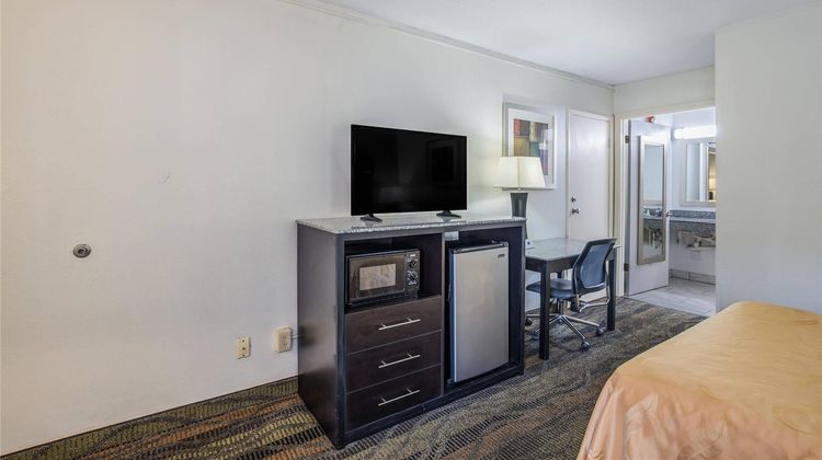 Quality Inn & Suites Room