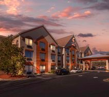 Comfort Suites Gwinnett Medical Centre Exterior