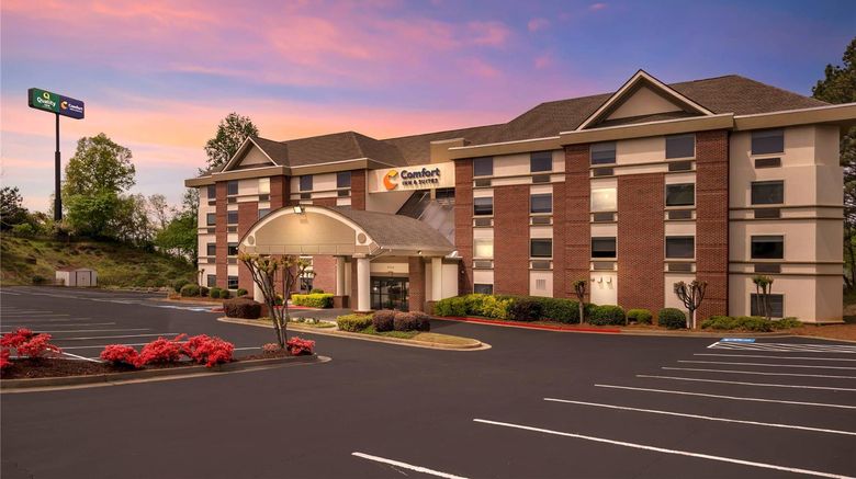 <b>Comfort Inn & Suites Exterior</b>. Images powered by <a href="https://iceportal.shijigroup.com/" title="IcePortal" target="_blank">IcePortal</a>.