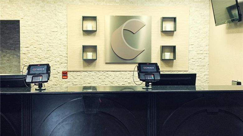 <b>Comfort Inn & Suites Galleria Lobby</b>. Images powered by <a href="https://iceportal.shijigroup.com/" title="IcePortal" target="_blank">IcePortal</a>.
