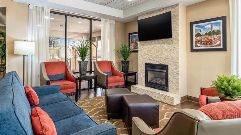 <b>Comfort Inn & Suites Galleria Lobby</b>. Images powered by <a href="https://iceportal.shijigroup.com/" title="IcePortal" target="_blank">IcePortal</a>.