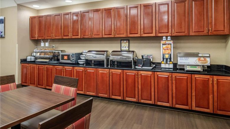 <b>Comfort Inn & Suites Galleria Restaurant</b>. Images powered by <a href="https://iceportal.shijigroup.com/" title="IcePortal" target="_blank">IcePortal</a>.