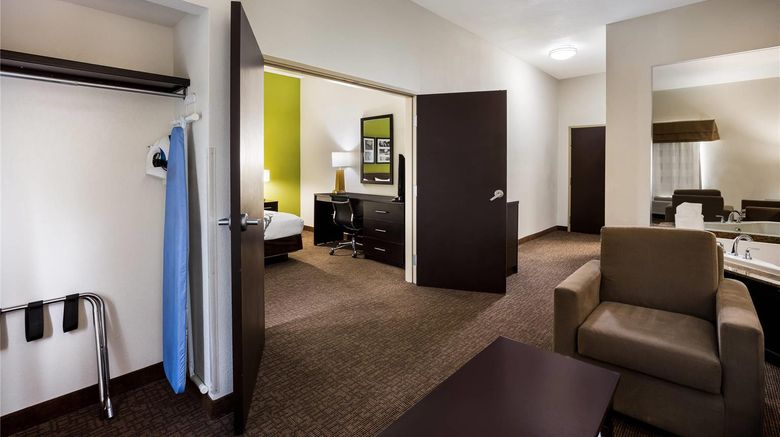 <b>Sleep Inn & Suites, Valdosta Suite</b>. Images powered by <a href="https://iceportal.shijigroup.com/" title="IcePortal" target="_blank">IcePortal</a>.