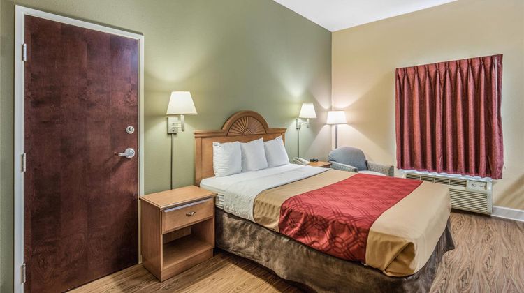 Econo Lodge Valdosta Mall Area Suite