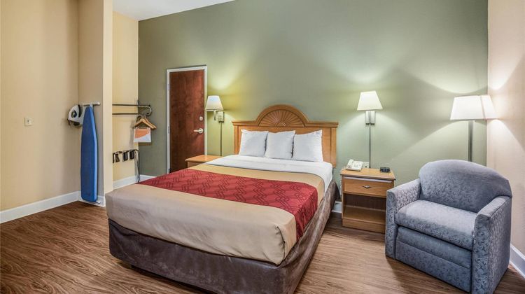 Econo Lodge Valdosta Mall Area Suite