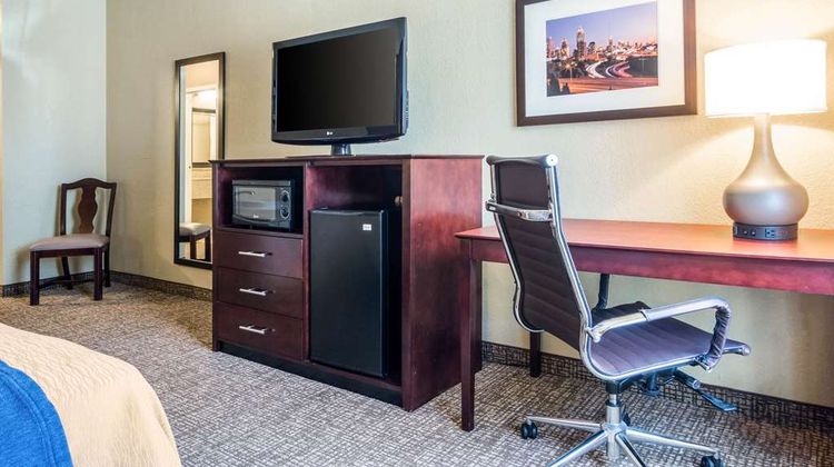 Comfort Inn Downtown South-Turner Field Suite