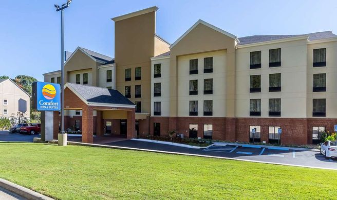 Comfort Inn & Suites Dalton Exterior