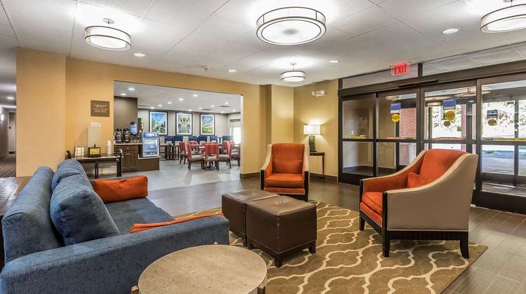 Comfort Inn & Suites Dalton Lobby