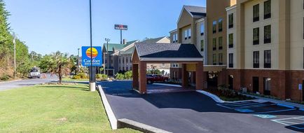 Comfort Inn & Suites Dalton Exterior