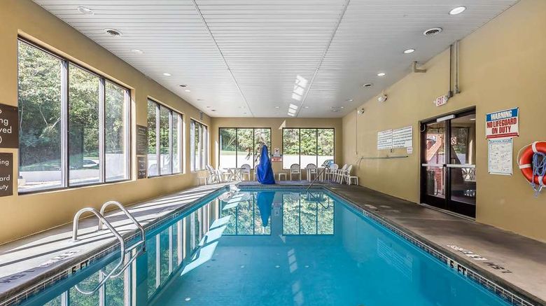 <b>Comfort Inn & Suites Dalton Pool</b>. Images powered by <a href="https://iceportal.shijigroup.com/" title="IcePortal" target="_blank">IcePortal</a>.