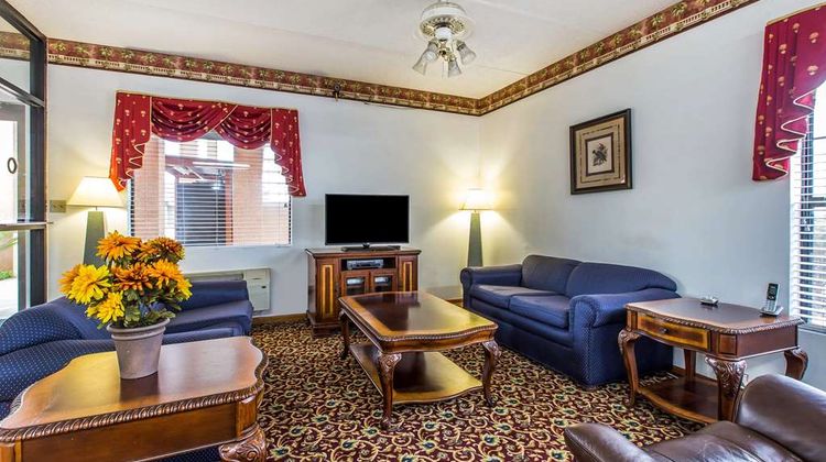 Econo Lodge Inn and Suites Albany North Lobby