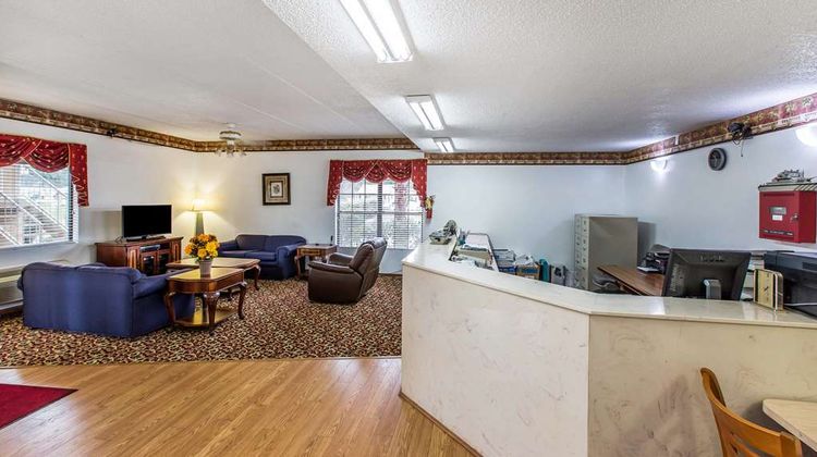 Econo Lodge Inn and Suites Albany North Lobby