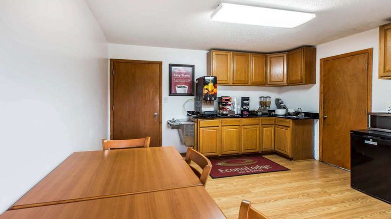 <b>Econo Lodge Inn and Suites Albany North Restaurant</b>. Images powered by <a href="https://iceportal.shijigroup.com/" title="IcePortal" target="_blank">IcePortal</a>.