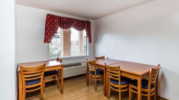Econo Lodge Inn and Suites Albany North Restaurant