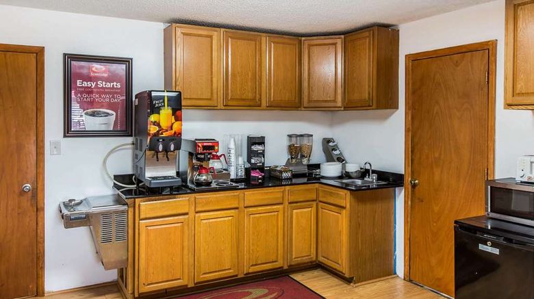 <b>Econo Lodge Inn and Suites Albany North Restaurant</b>. Images powered by <a href="https://iceportal.shijigroup.com/" title="IcePortal" target="_blank">IcePortal</a>.