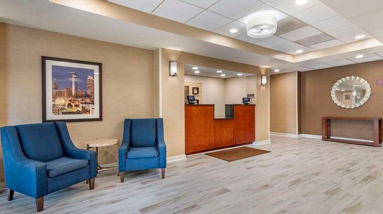 <b>Comfort Inn Lobby</b>. Images powered by <a href="https://iceportal.shijigroup.com/" title="IcePortal" target="_blank">IcePortal</a>.