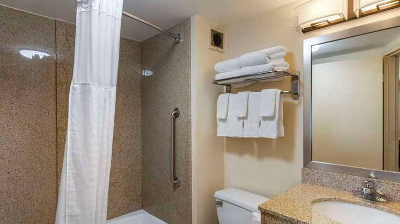 <b>Comfort Inn Suite</b>. Images powered by <a href="https://iceportal.shijigroup.com/" title="IcePortal" target="_blank">IcePortal</a>.