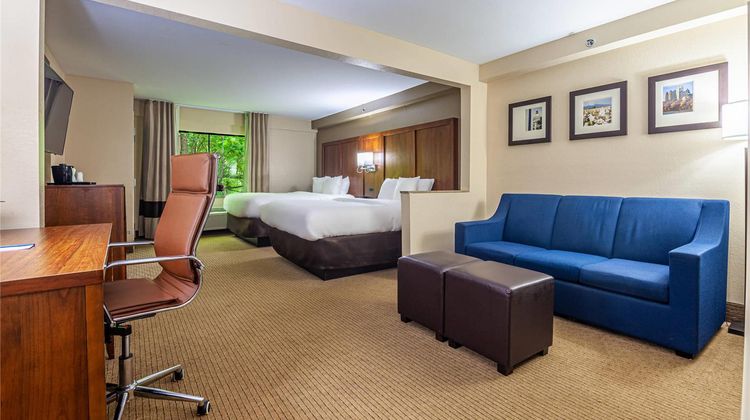 Comfort Suites Morrow Suite