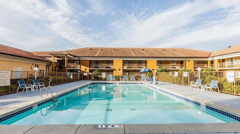 <b>Quality Inn and Suites Bremen Pool</b>. Images powered by <a href="https://iceportal.shijigroup.com/" title="IcePortal" target="_blank">IcePortal</a>.