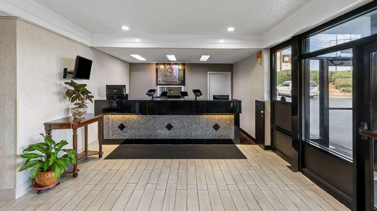 Quality Inn Marietta Lobby