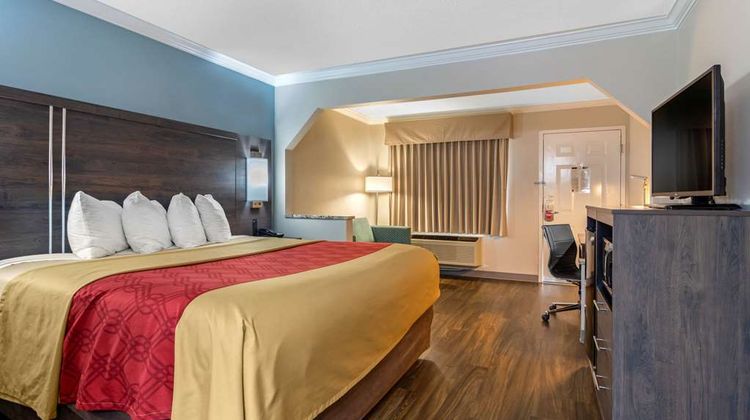 Econo Lodge Byron-Warner Robins Suite