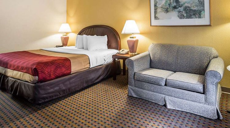 Rodeway  Inn & Suites Room